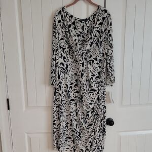 Lauren Ralph Lauren Black and White V-Neck Sheath Dress